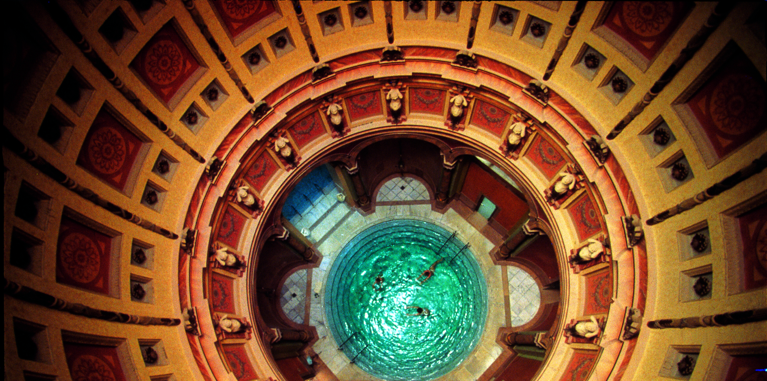 Kuppelsaal im historischen Friedrichsbad in Baden-Baden